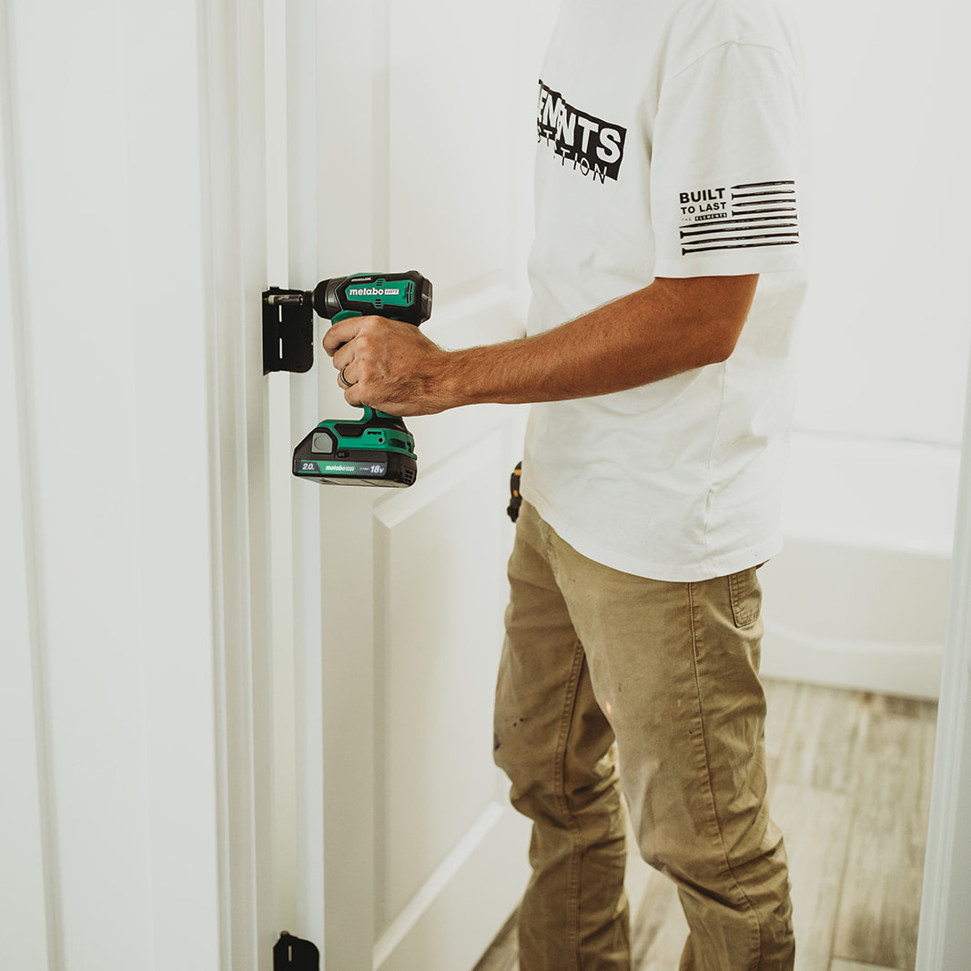18V Sub Compact Impact Driver (2.0Ah x 2)